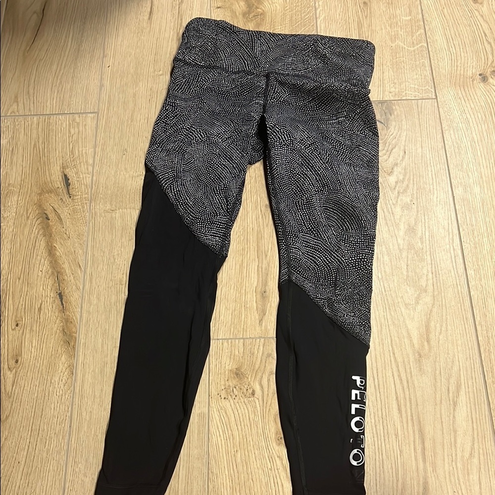 Lululemon Athletica Black and Gray Leggings wunder under high rise